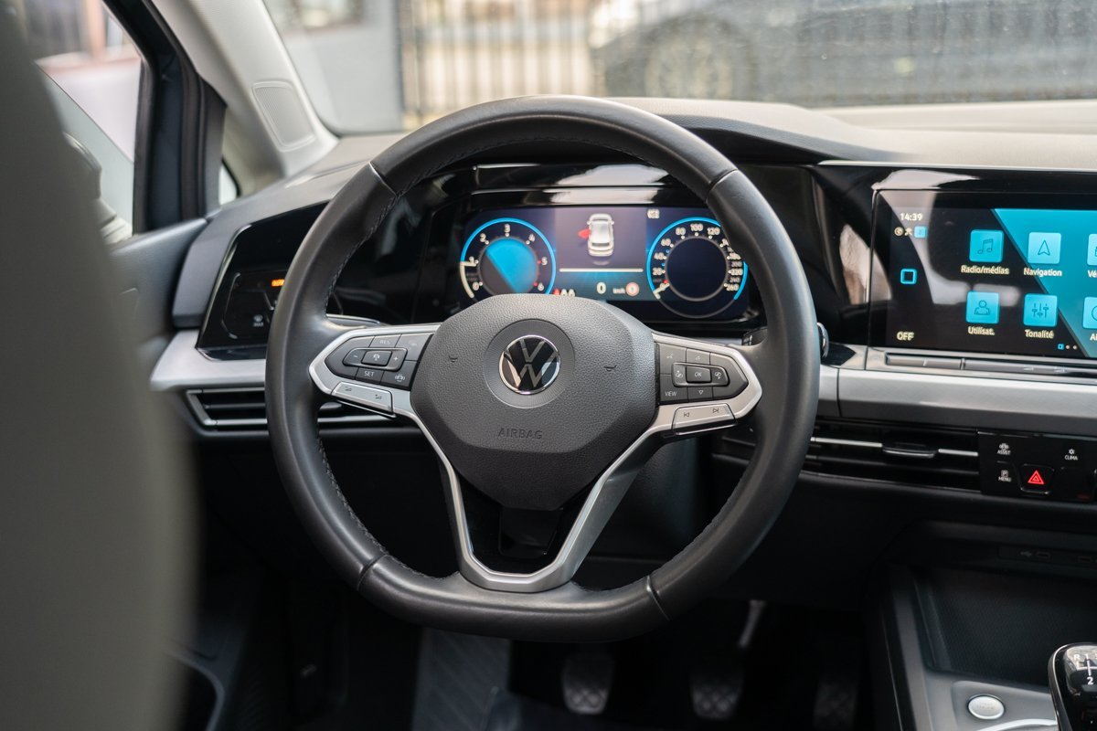 Automobil