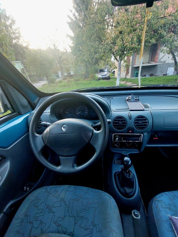 Automobil