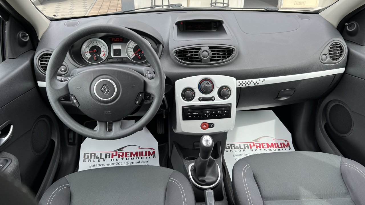 Automobil