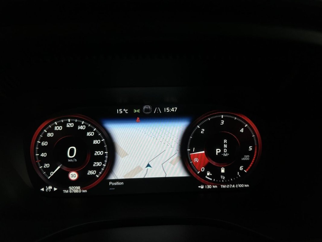 Automobil