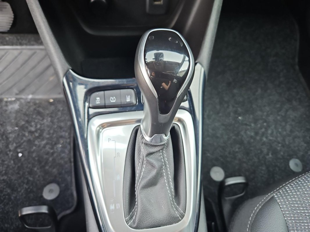 Automobil