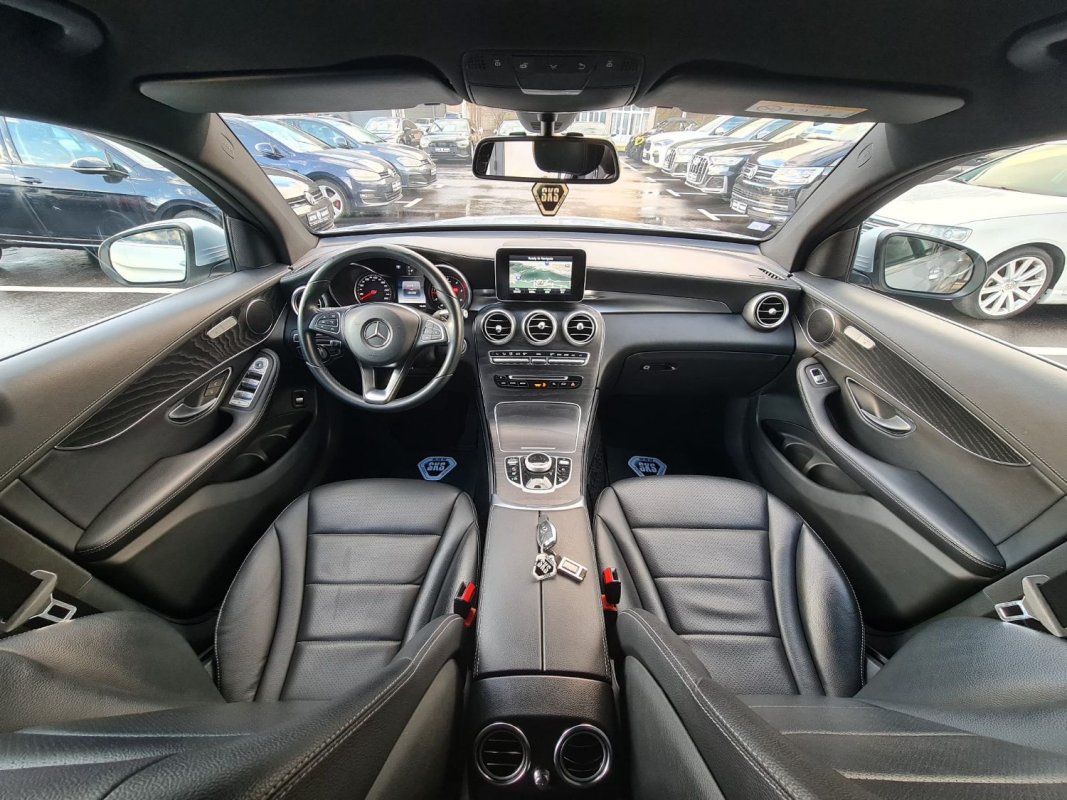 Automobil