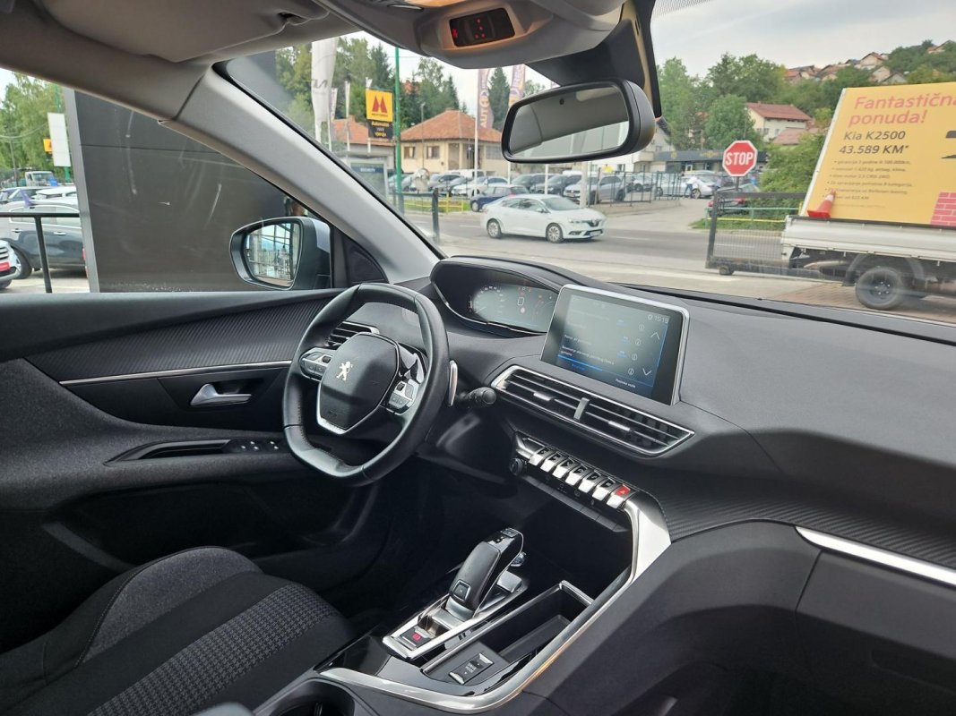 Automobil