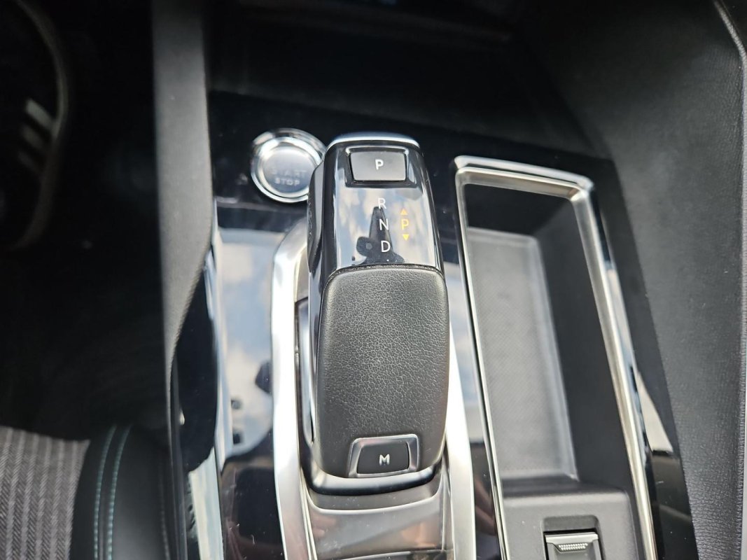 Automobil