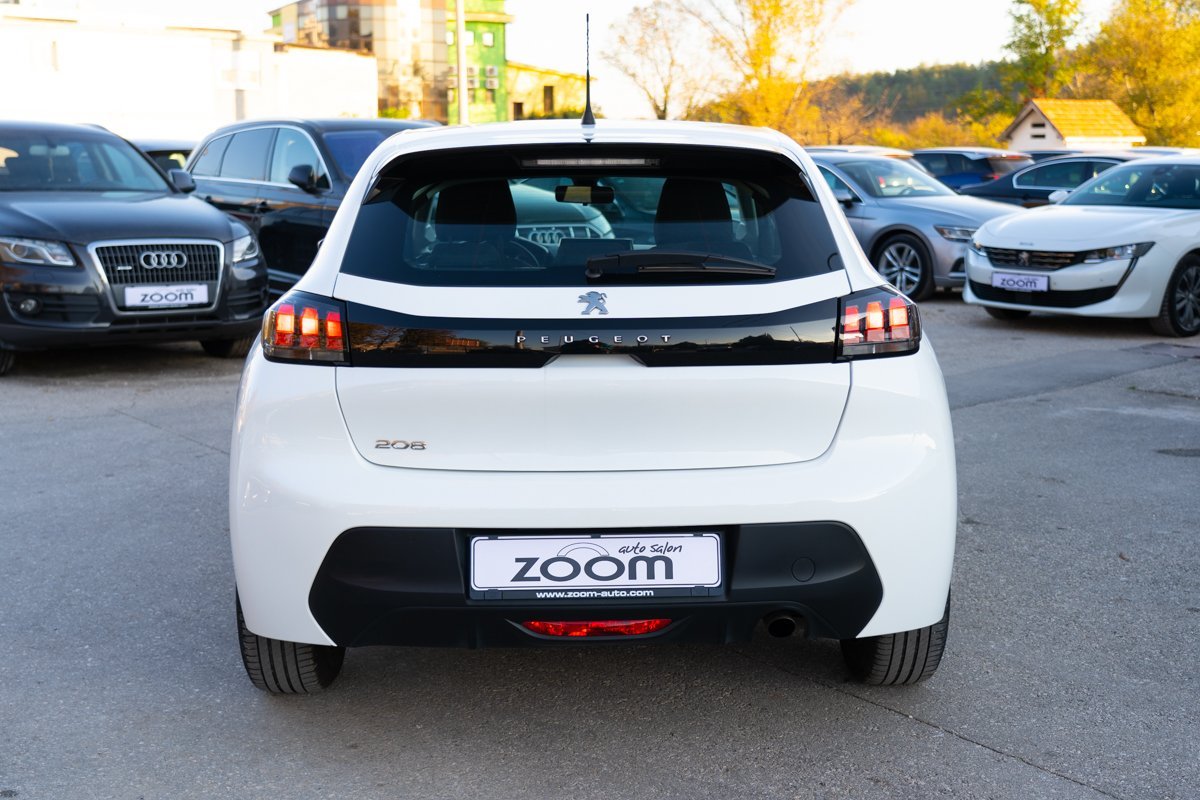 Automobil