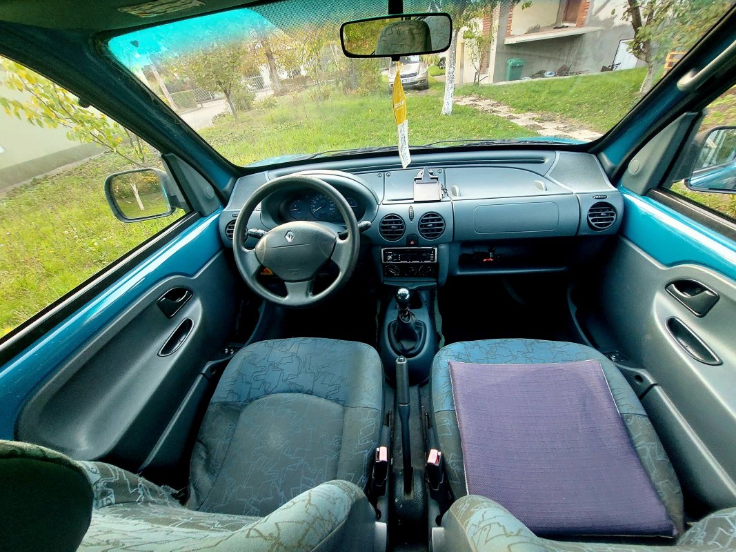 Automobil