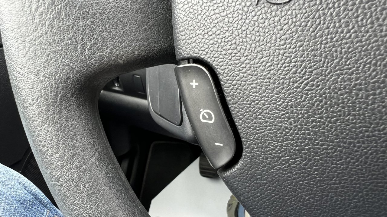 Automobil