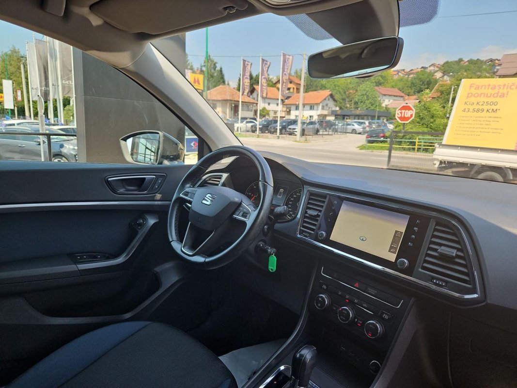 Automobil
