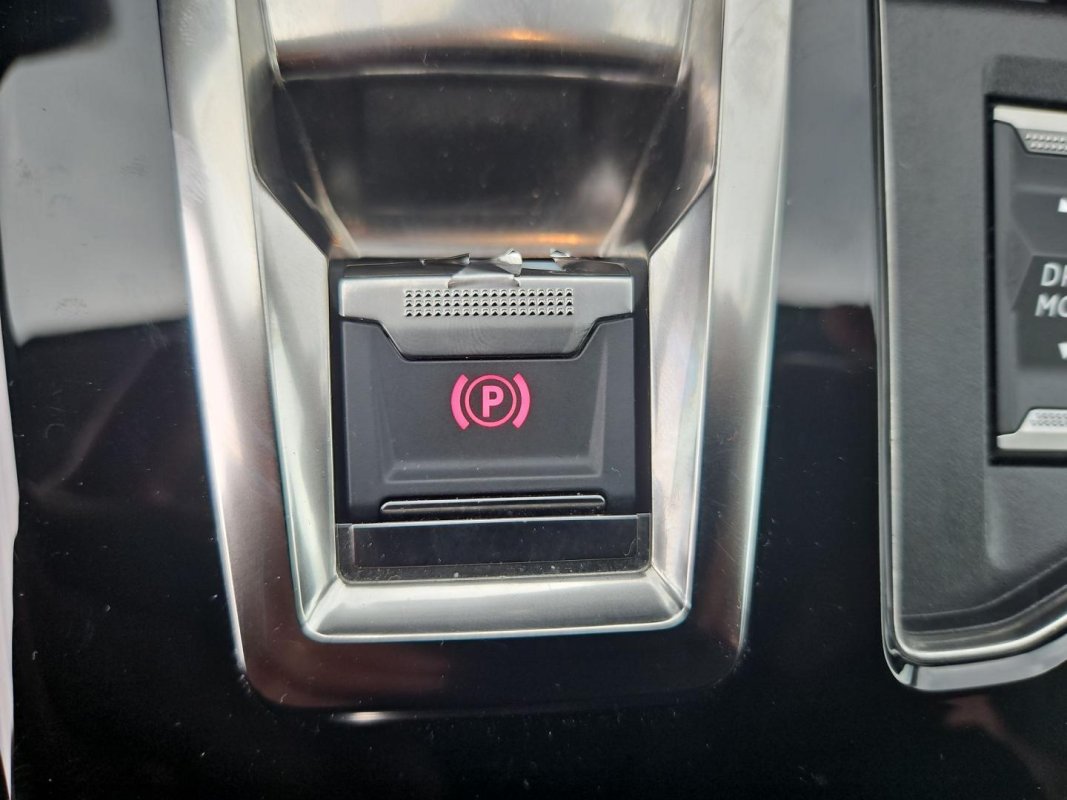 Automobil