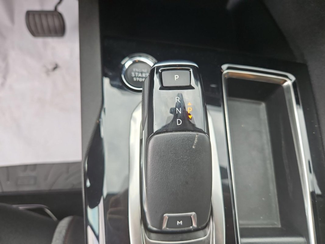 Automobil