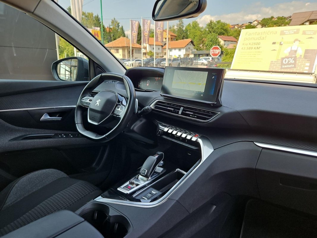 Automobil