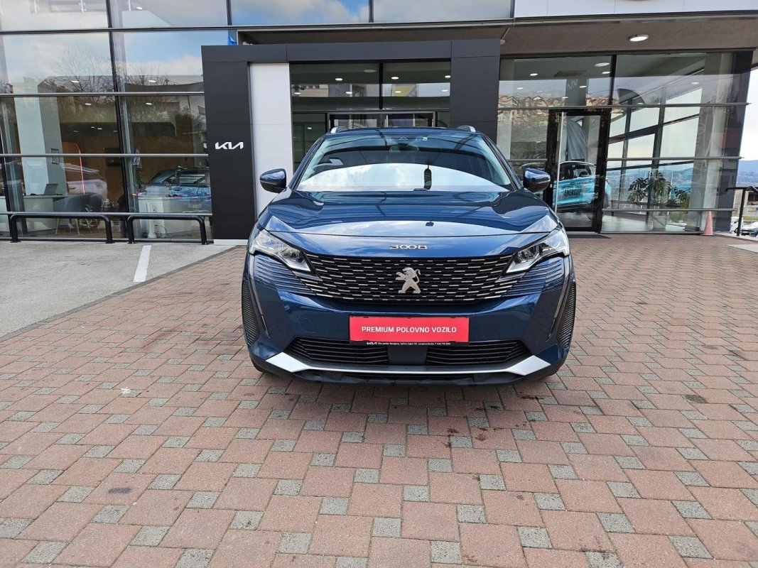 Automobil
