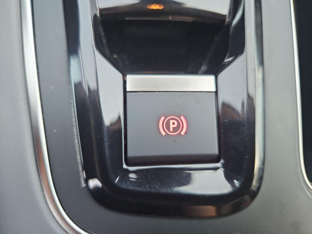 Automobil