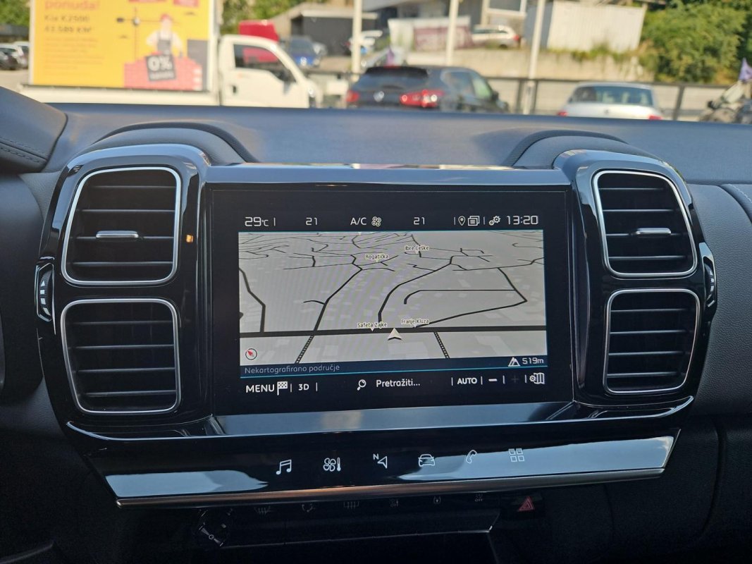 Automobil