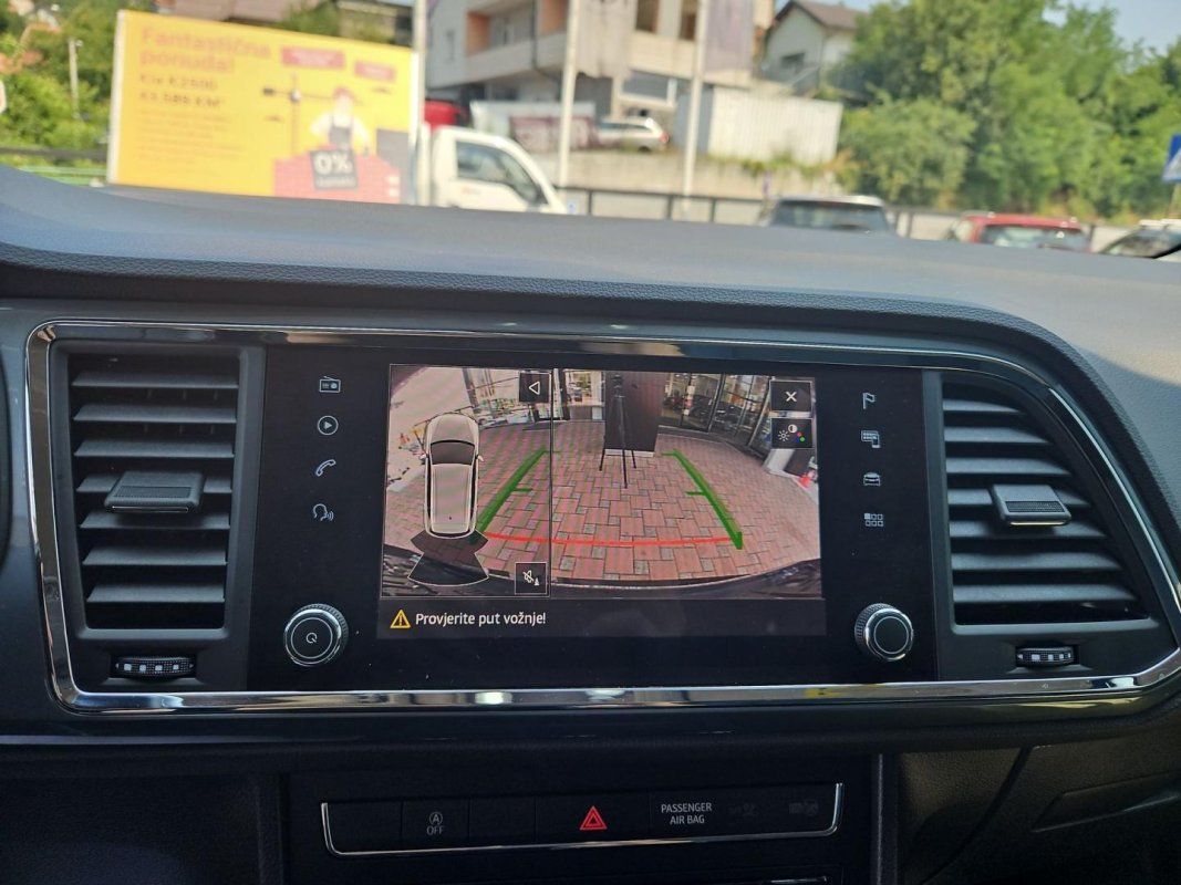 Automobil