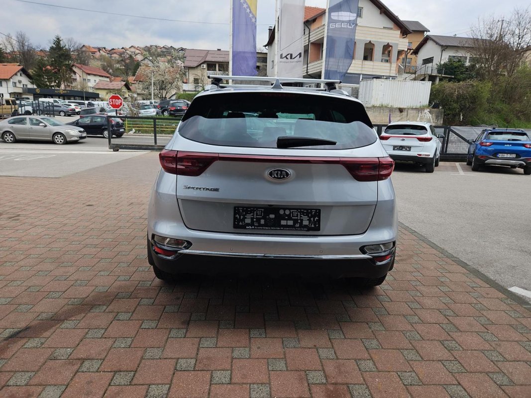 Automobil