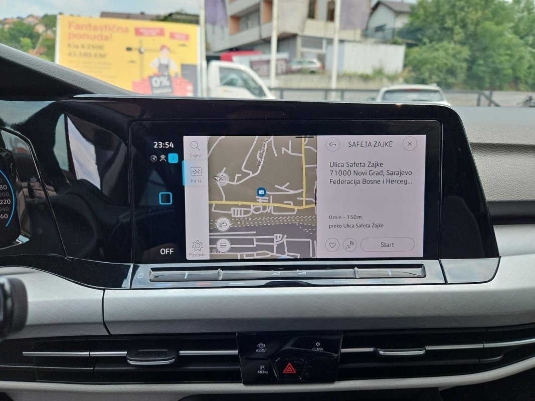 Automobil