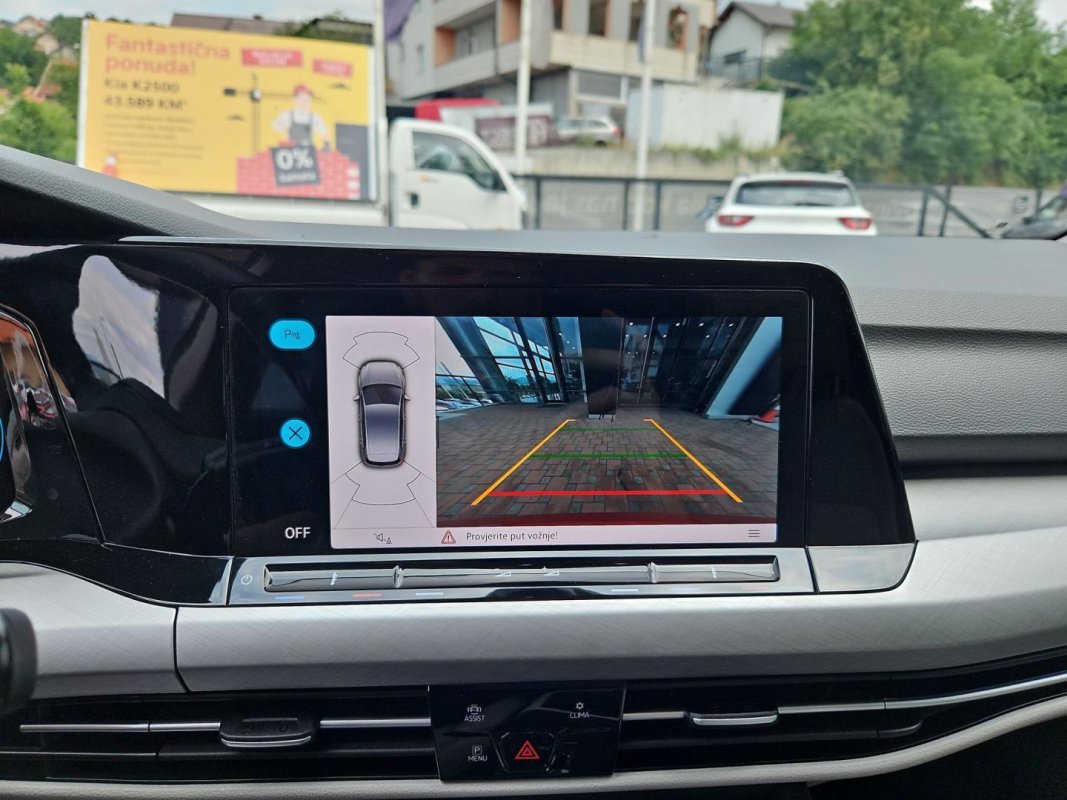 Automobil