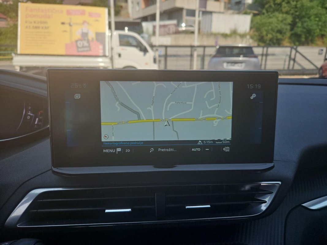 Automobil