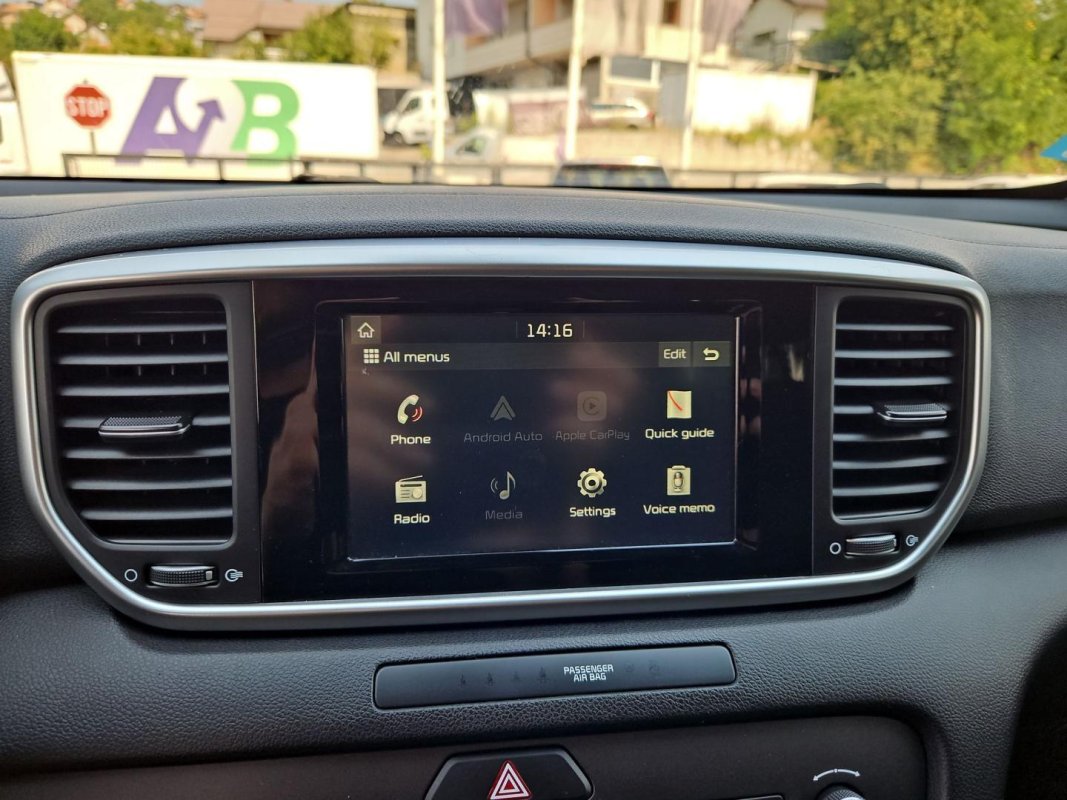 Automobil