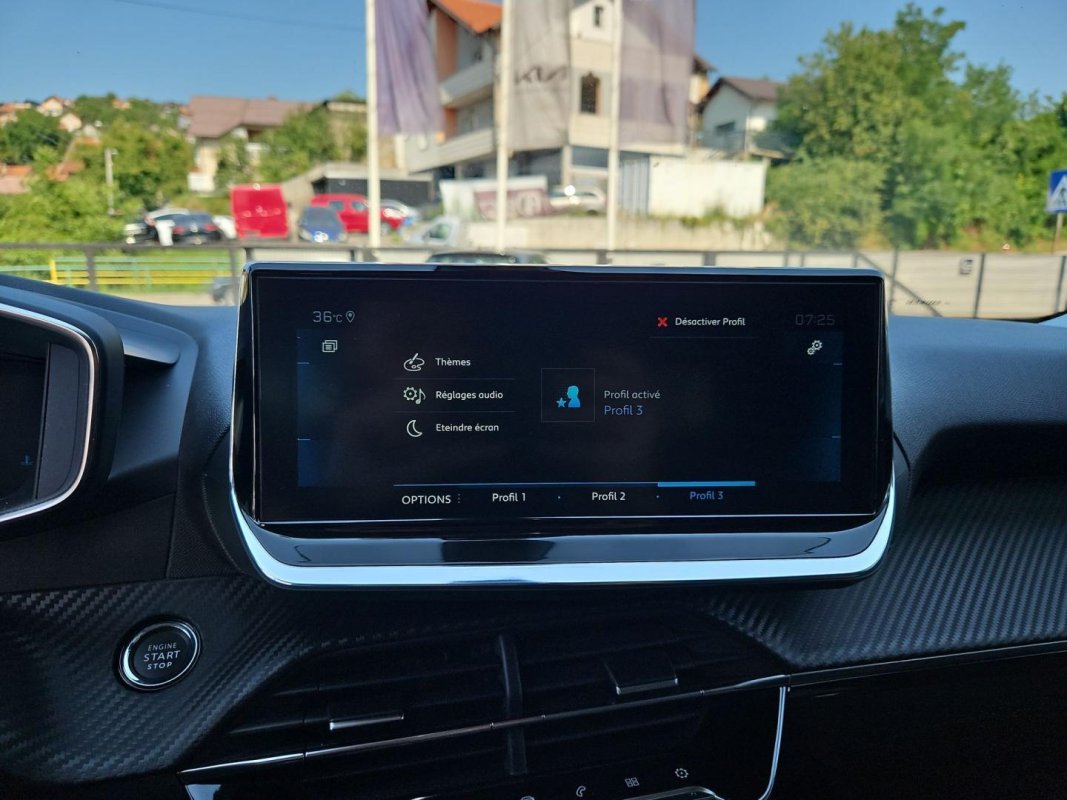 Automobil
