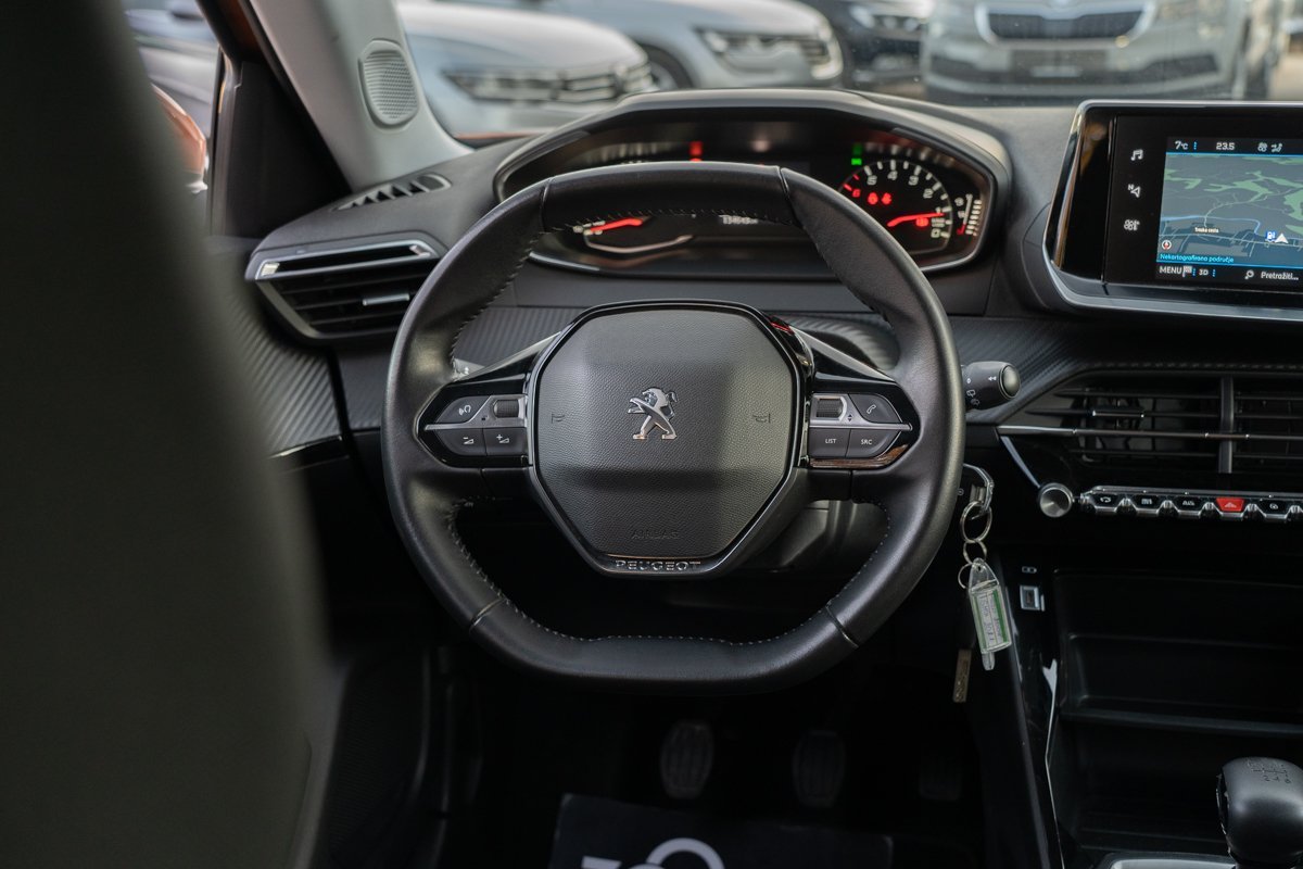 Automobil