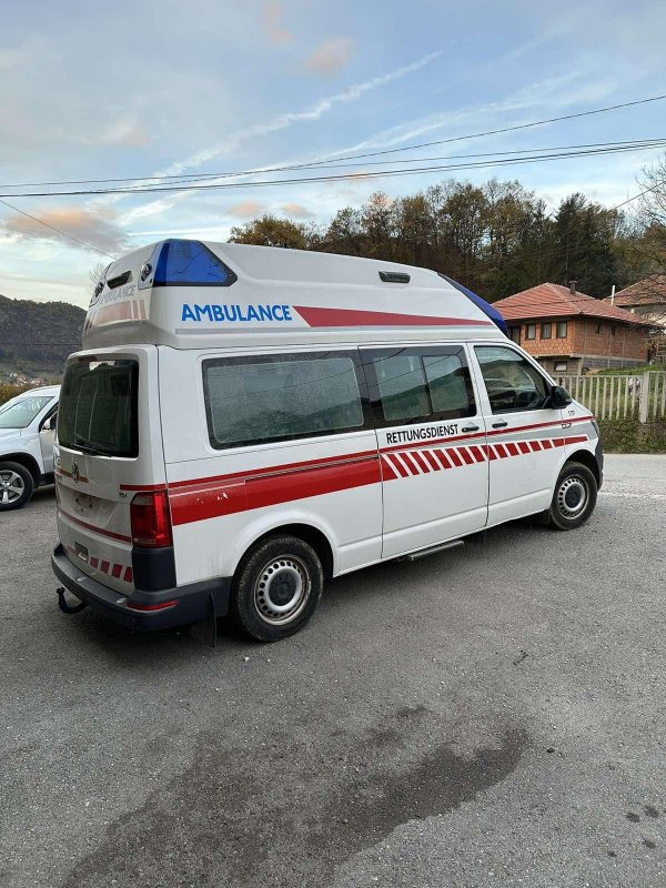 Automobil