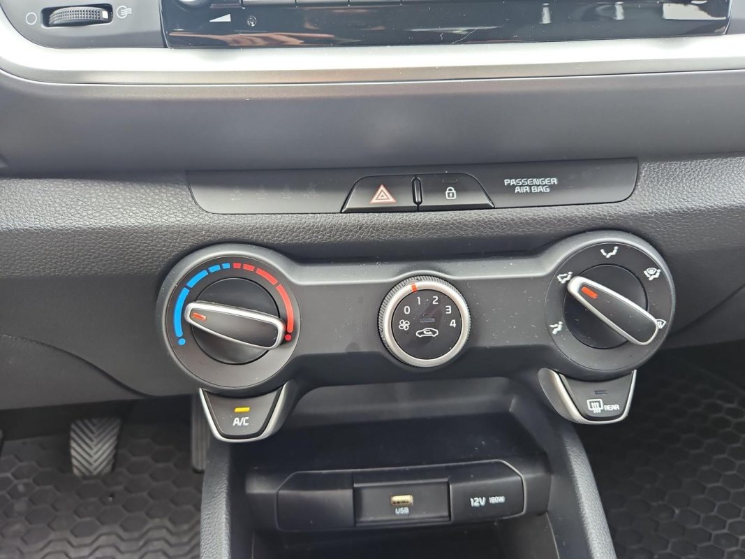 Automobil