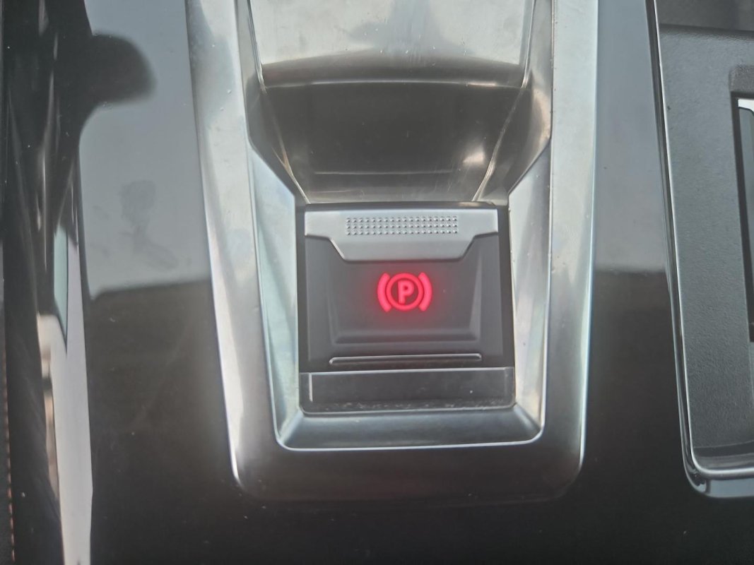 Automobil