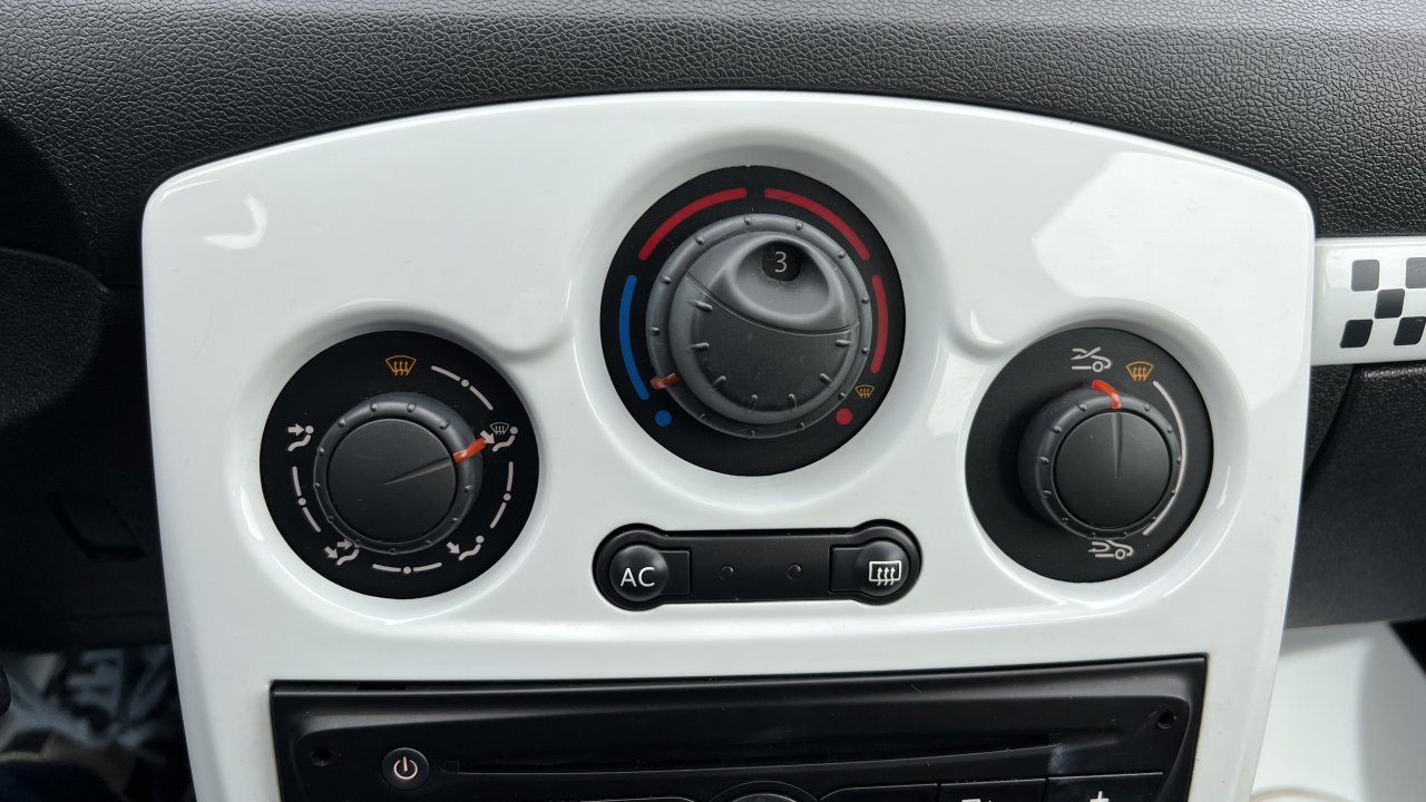 Automobil