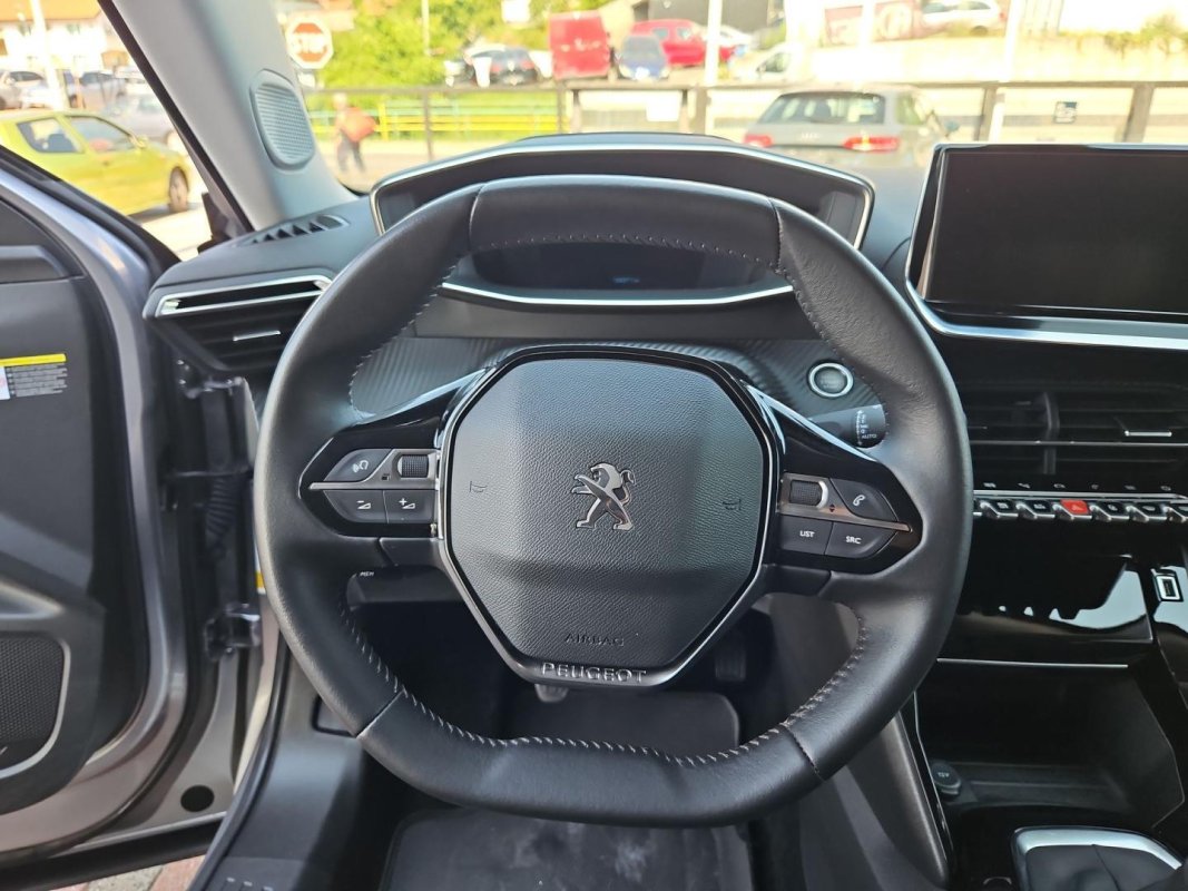 Automobil