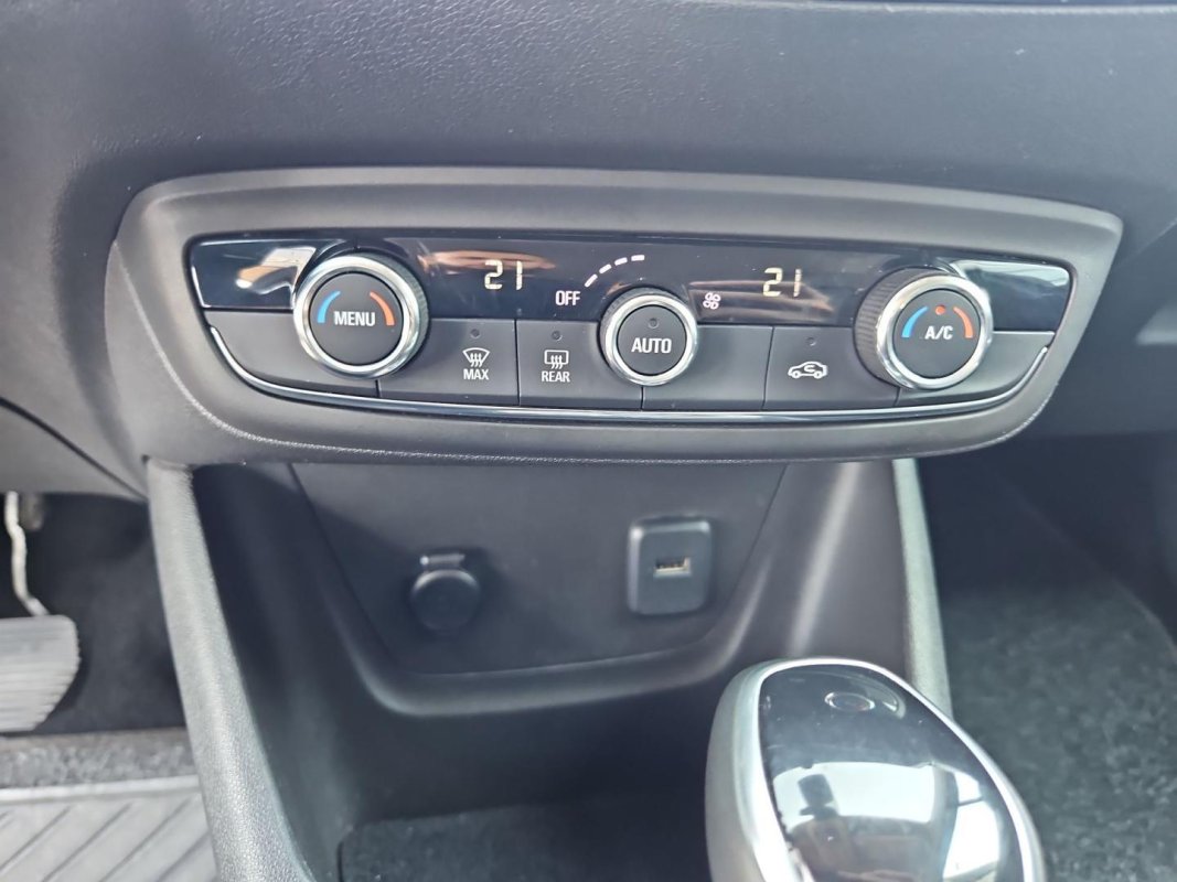 Automobil