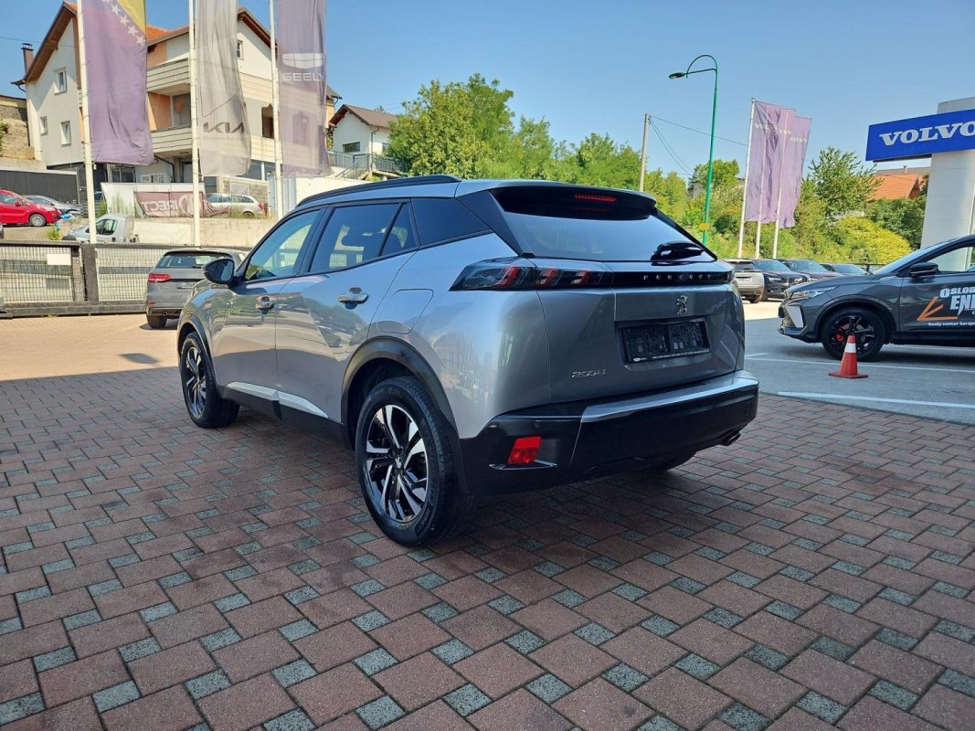 Automobil
