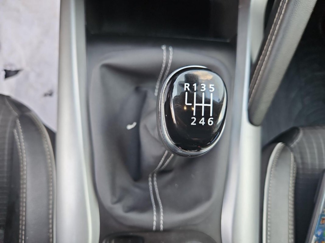 Automobil