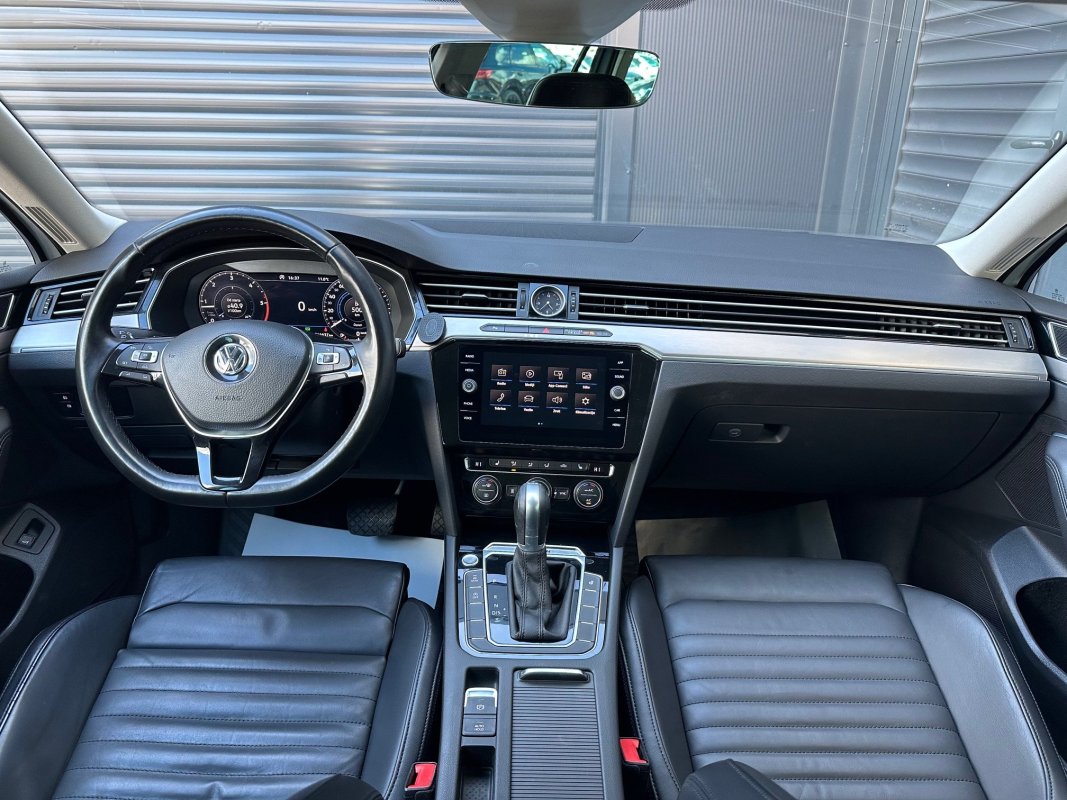 Automobil