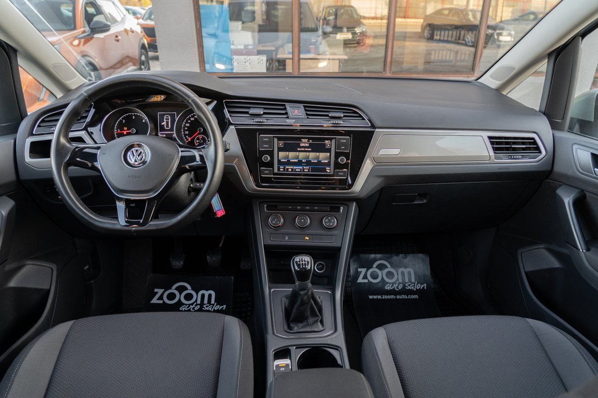 Automobil