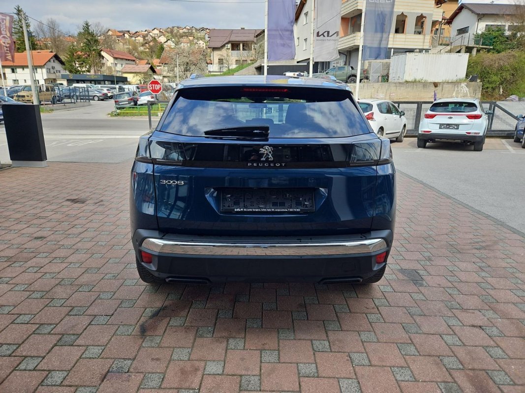 Automobil