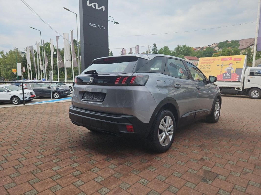 Automobil
