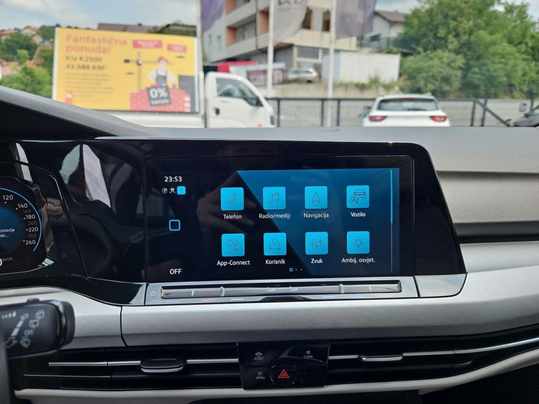 Automobil