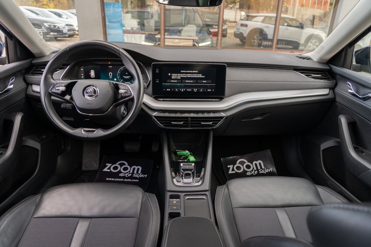 Automobil