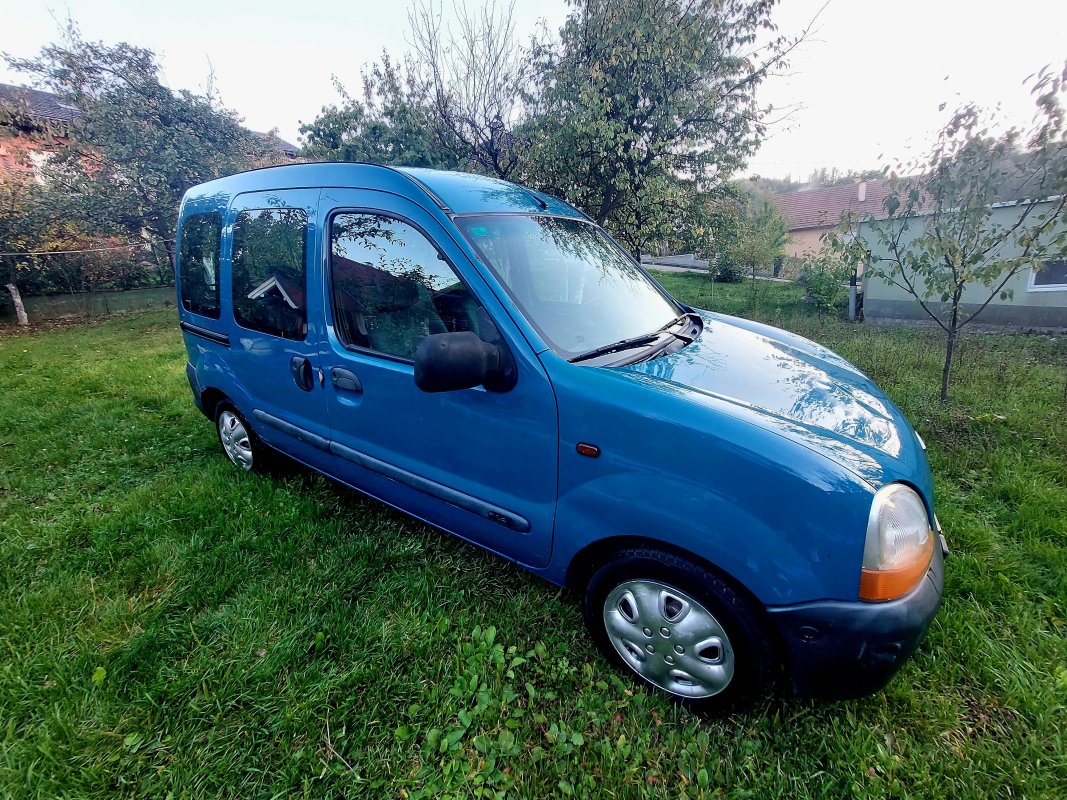 Automobil