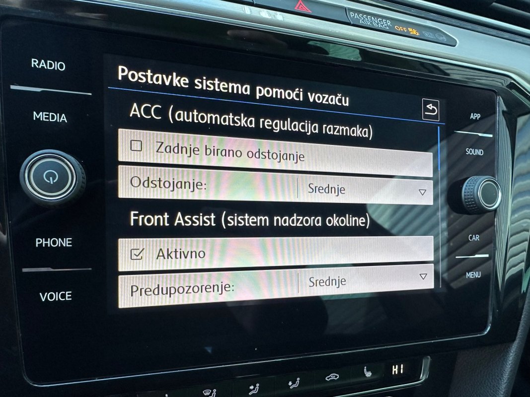 Automobil