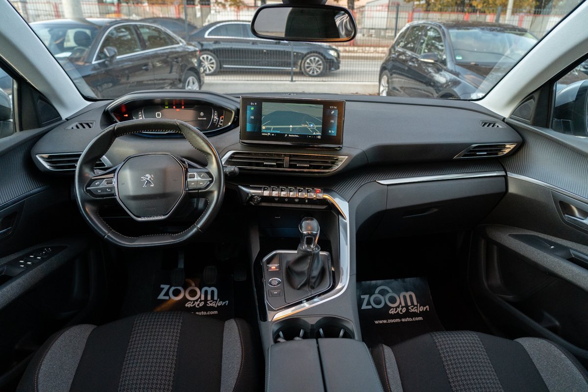 Automobil
