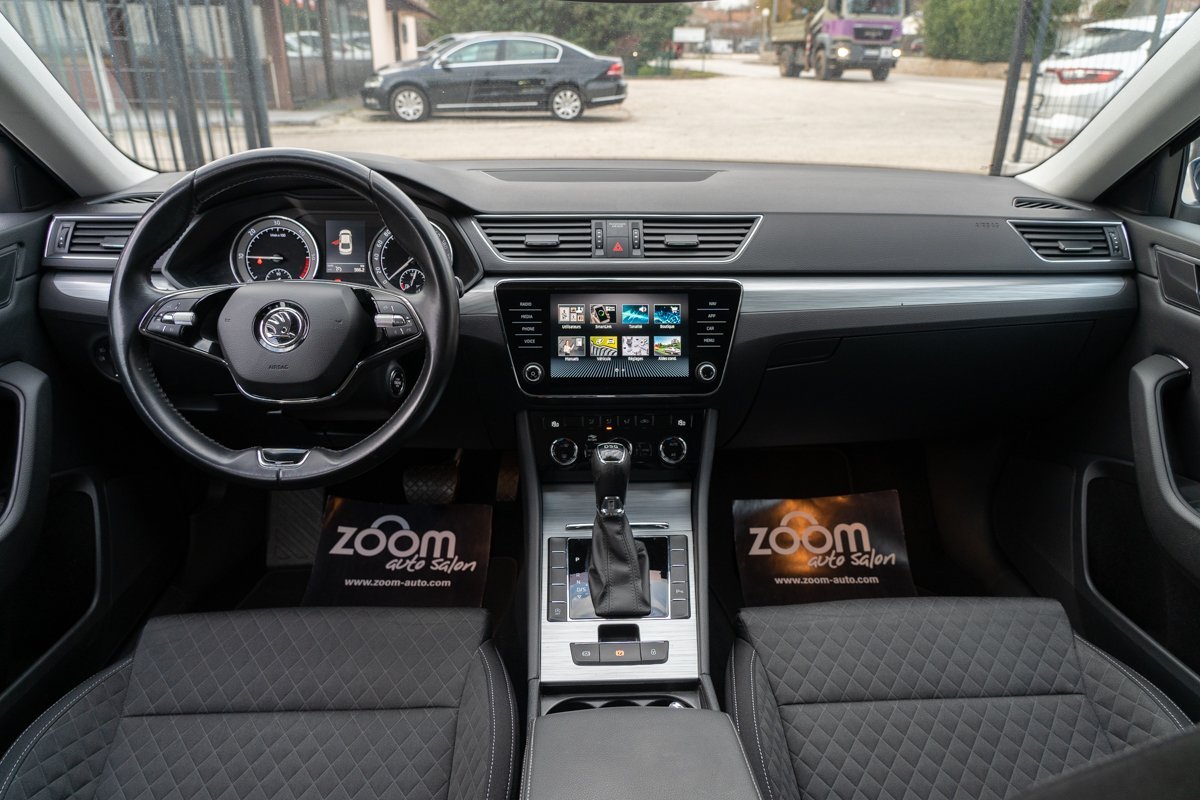 Automobil