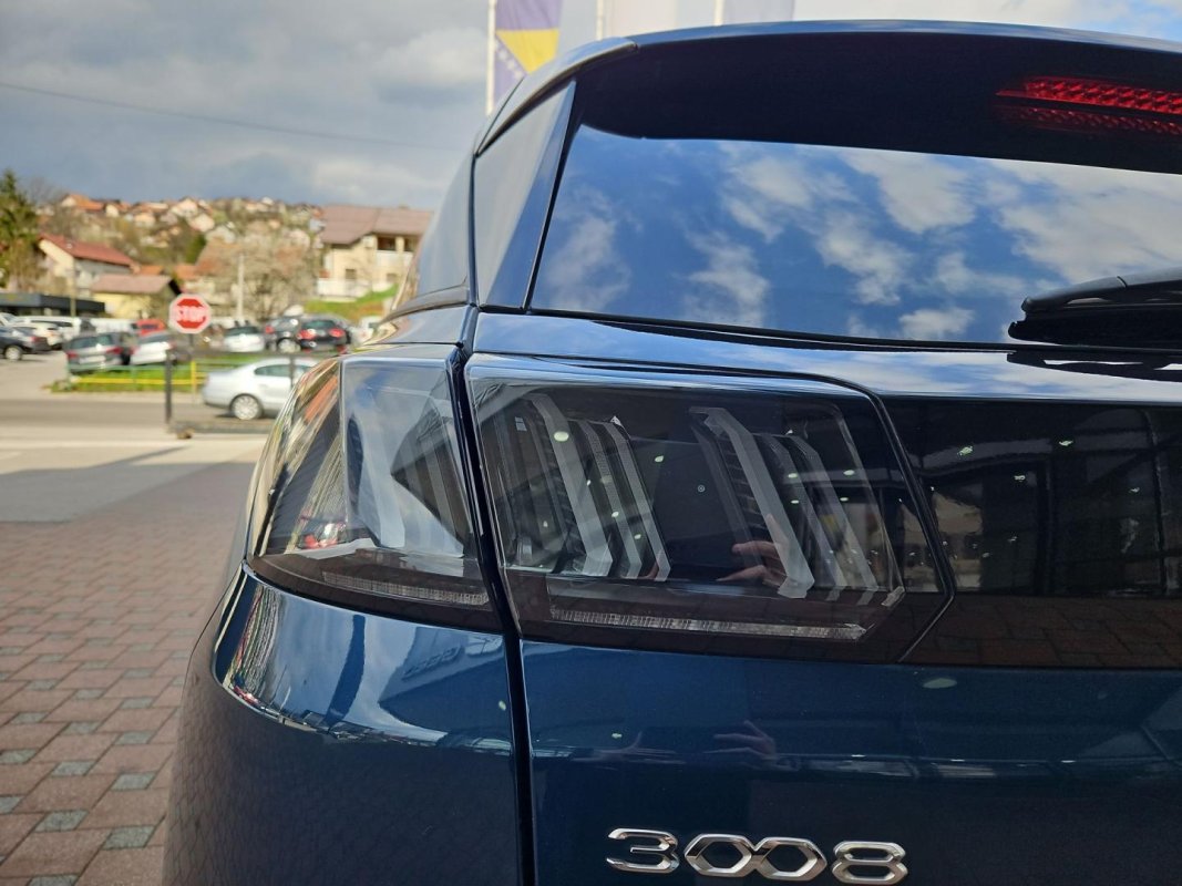 Automobil