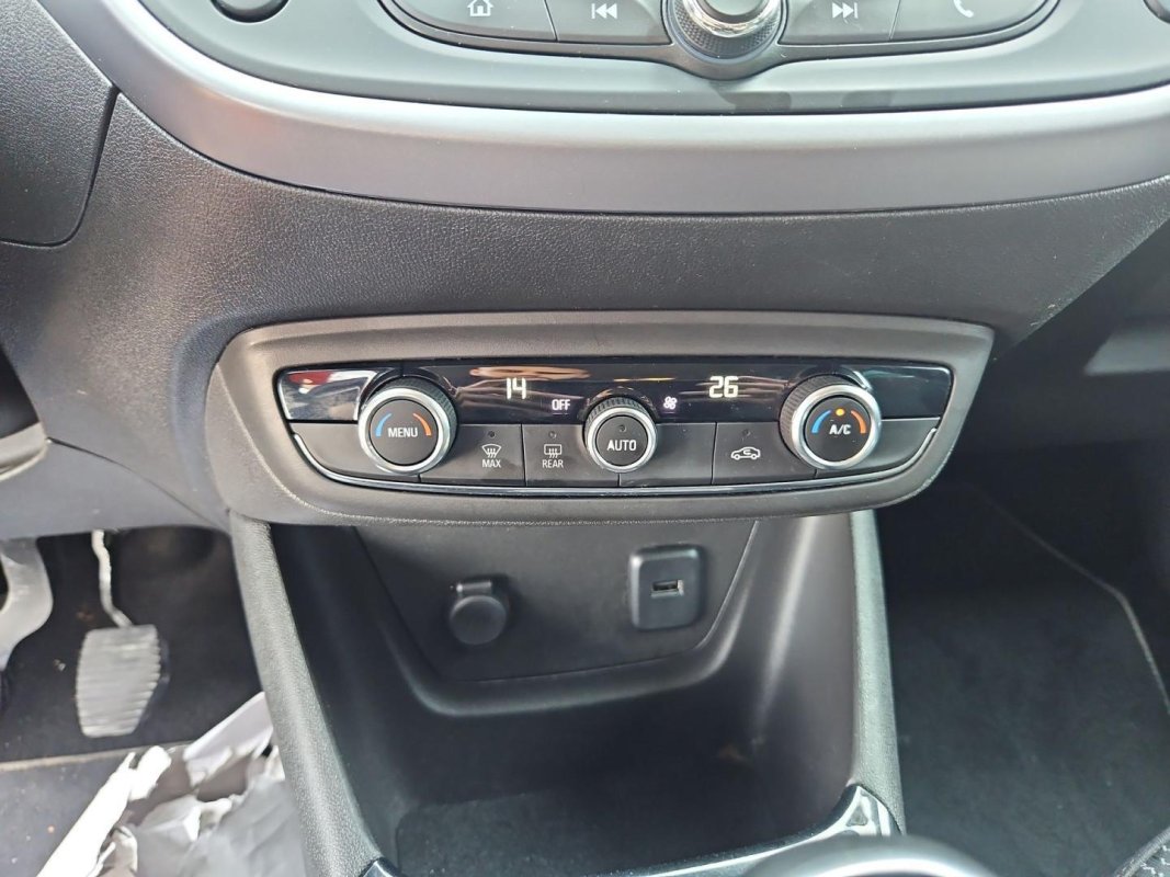 Automobil