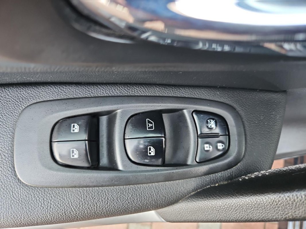 Automobil