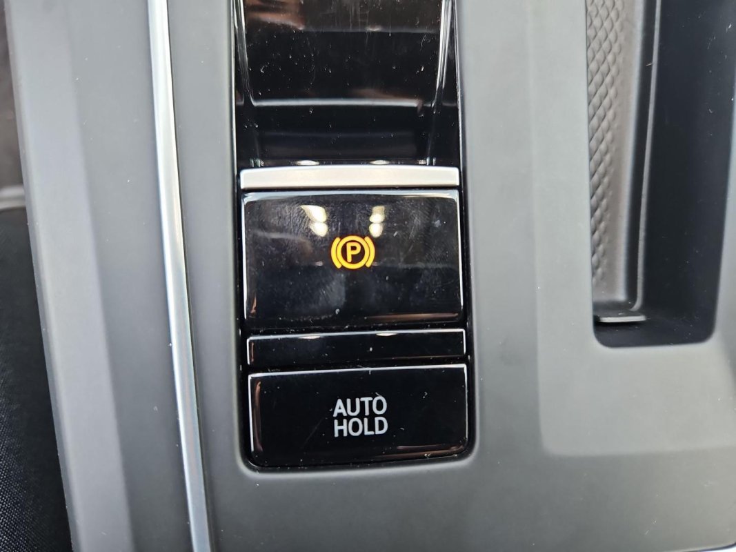 Automobil