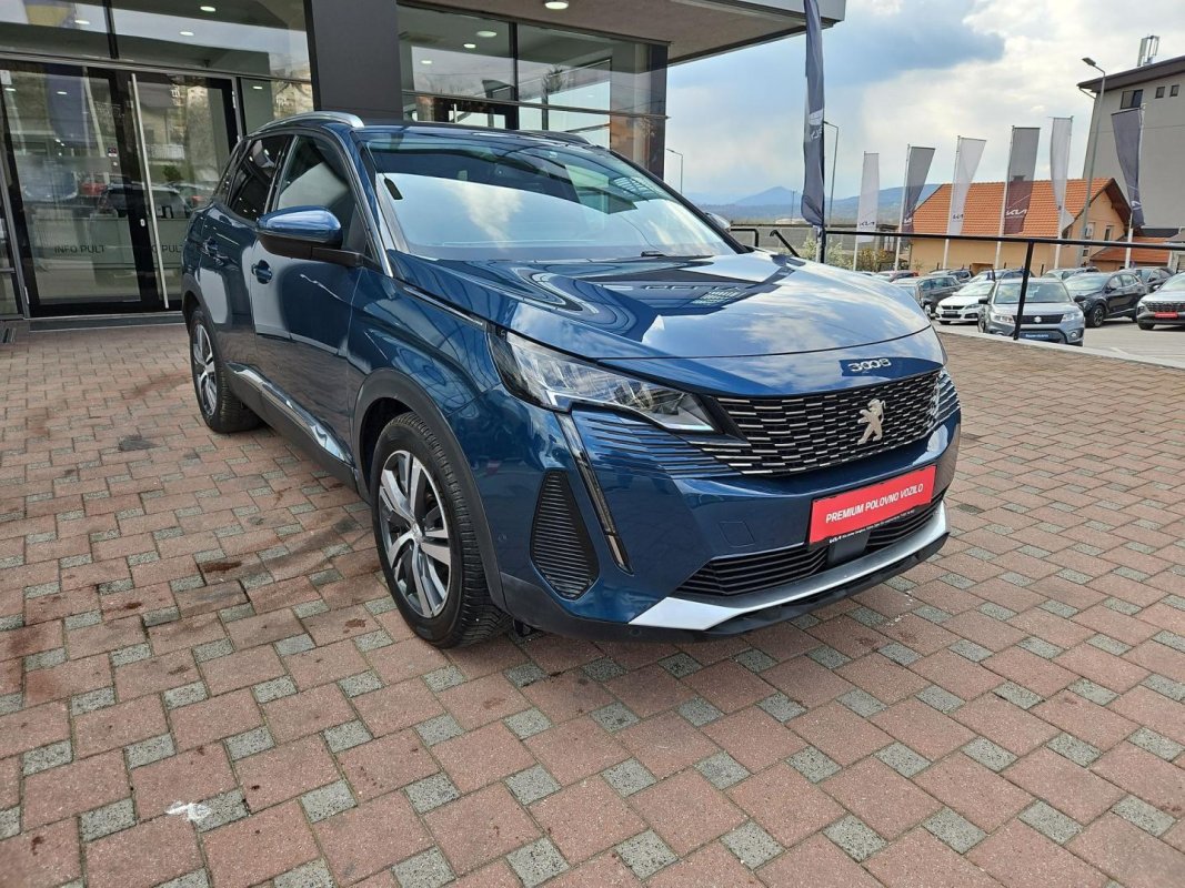 Automobil