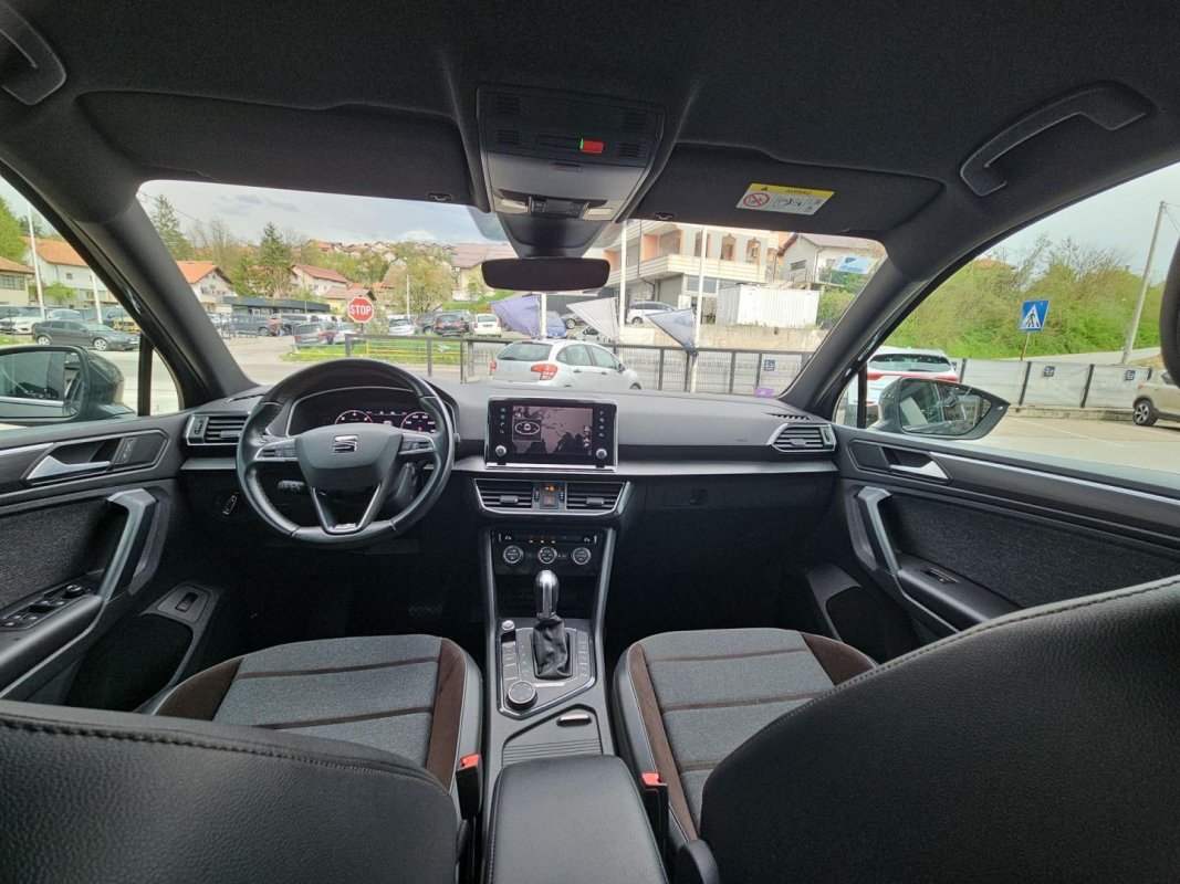 Automobil